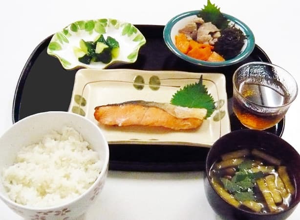 3食付きの食事
