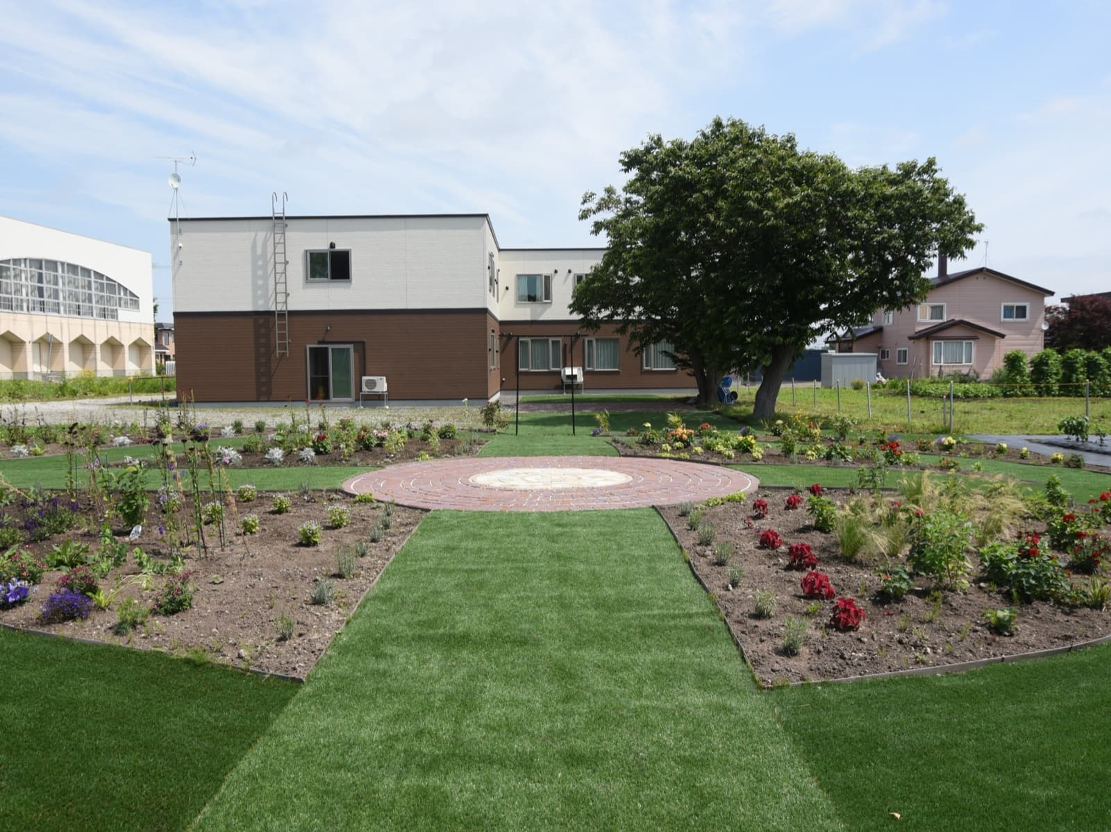 約1,800m²の庭