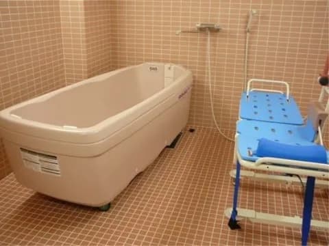 特殊浴槽とエレベーター