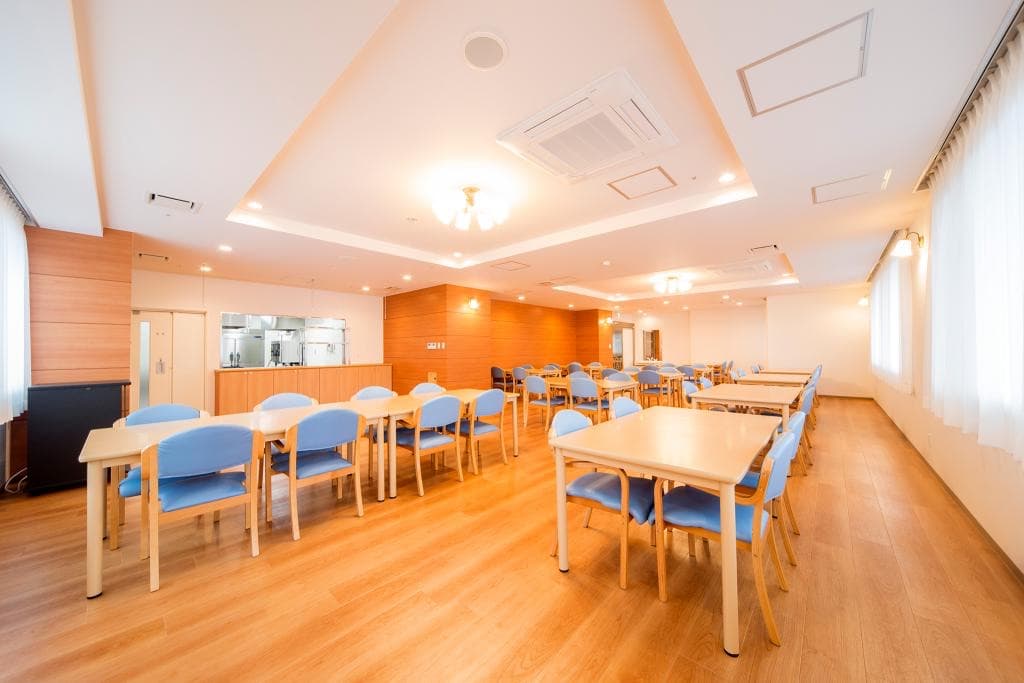 1階の食堂と大浴場