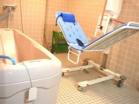 ストレッチャー浴のある浴室