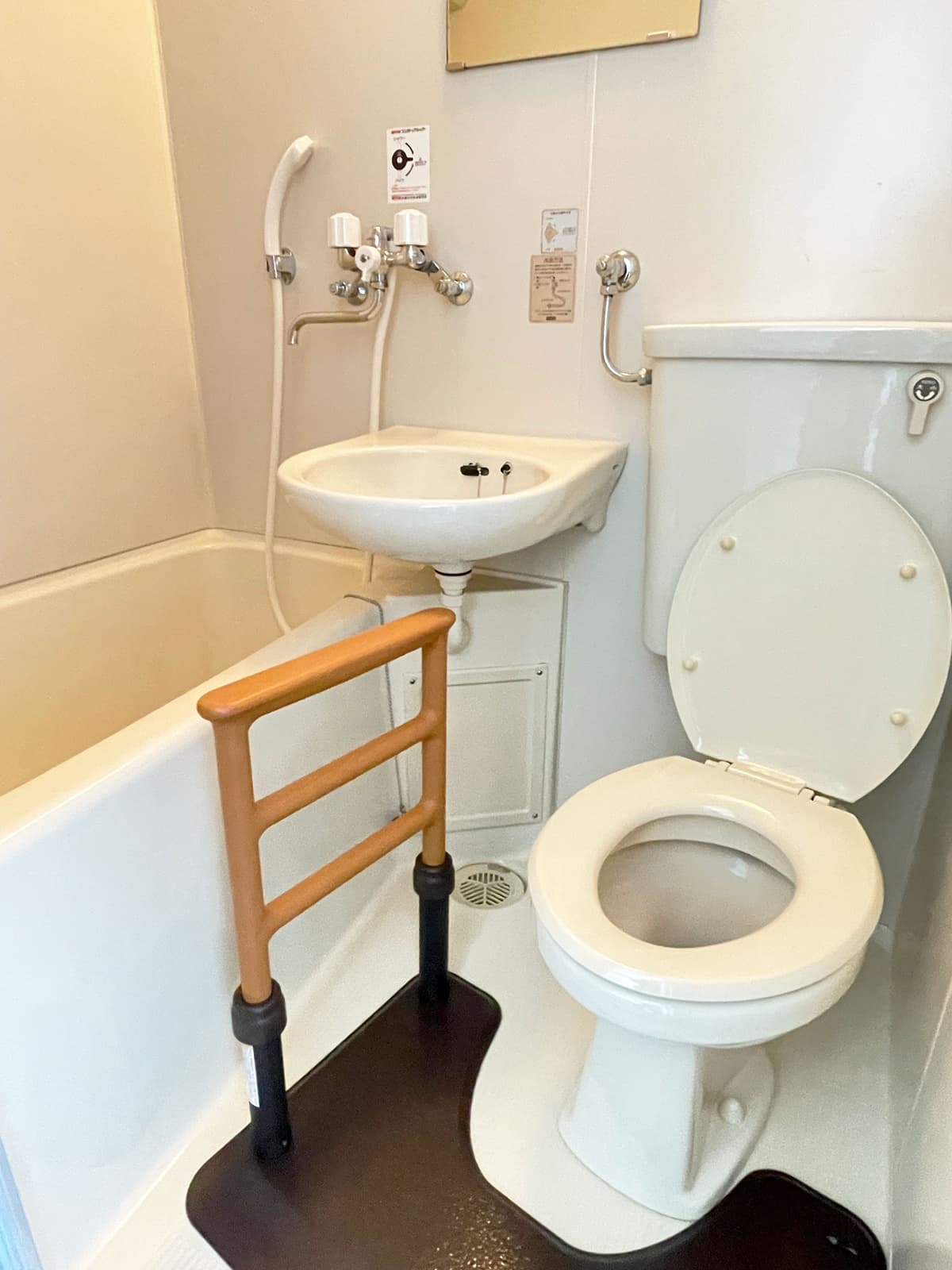 トイレと浴室つきの個室