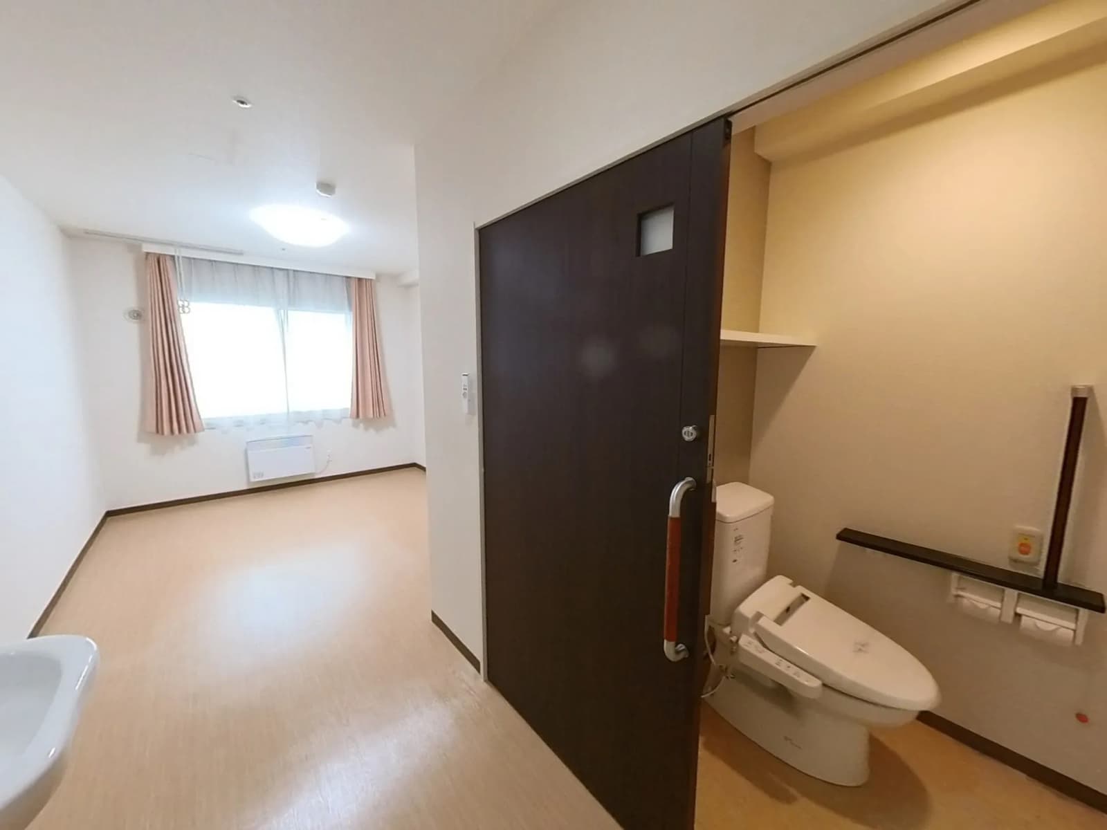 トイレ付きの個室
