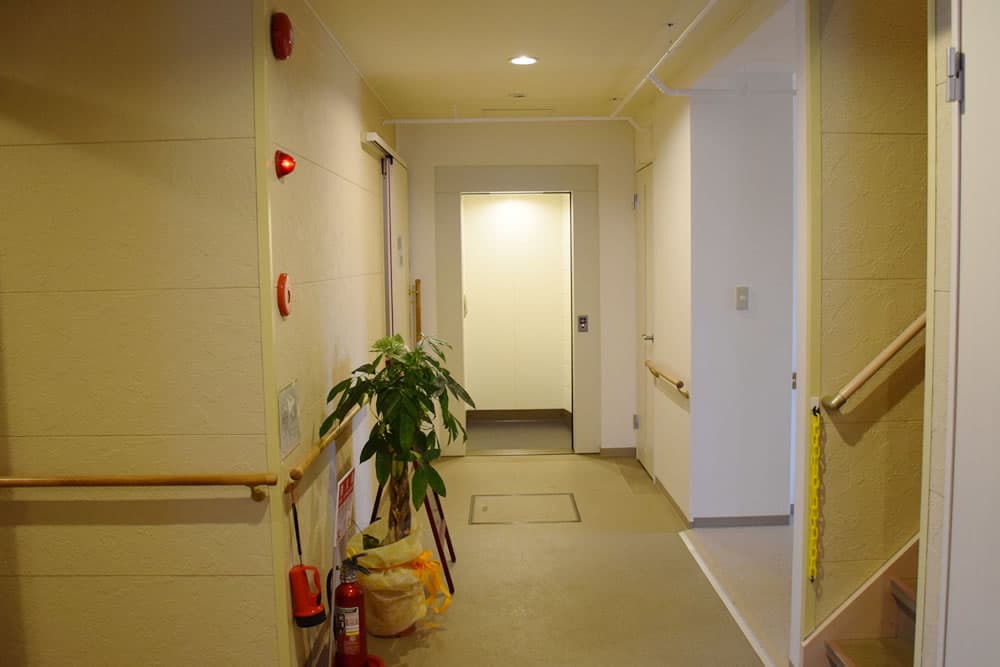 エレベーター付きの2階建て