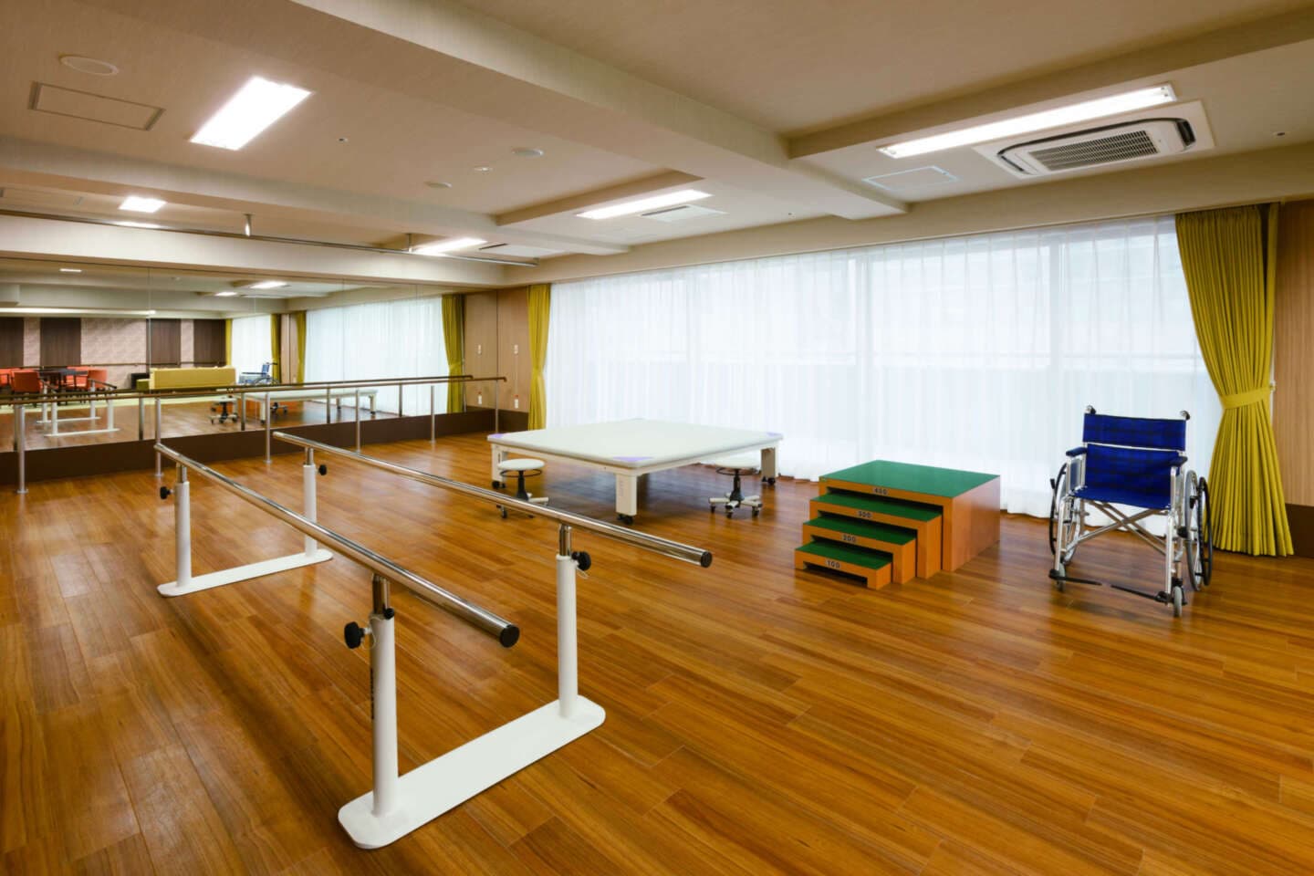 機能訓練室でのリハビリ